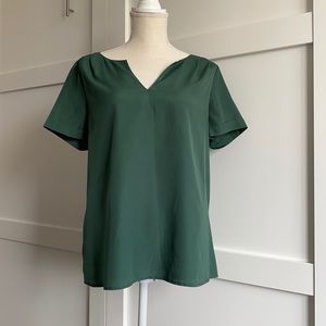 3/30🔮Chic by Jacob - Rich Emerald Green Blouse